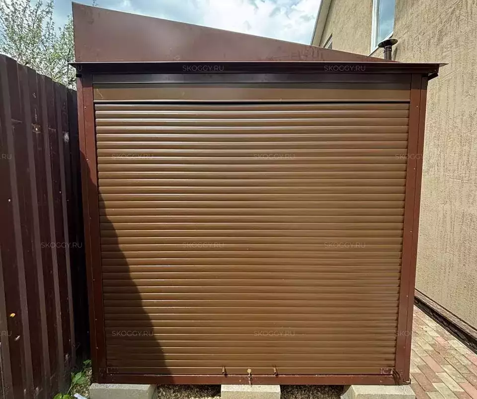 Хозблок для садовой техники в шоколадном цвете в дер. Раково, г.о. Истра, МО