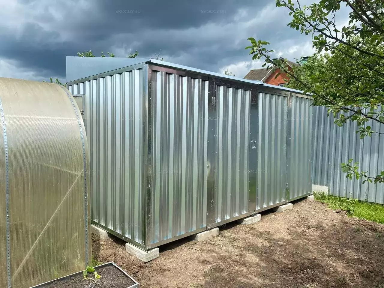 Хозблок для вещей в цинковом цвете в СНТ Кочергино, Солнечногорский г.о, МО