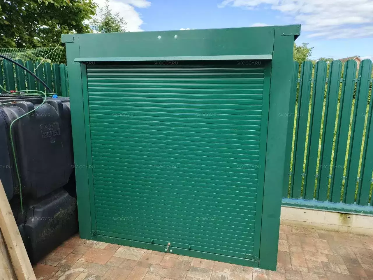 Шкаф для хозяйственных вещей в зеленом цвете в с. Луцино, Одинцовский г.о, МО