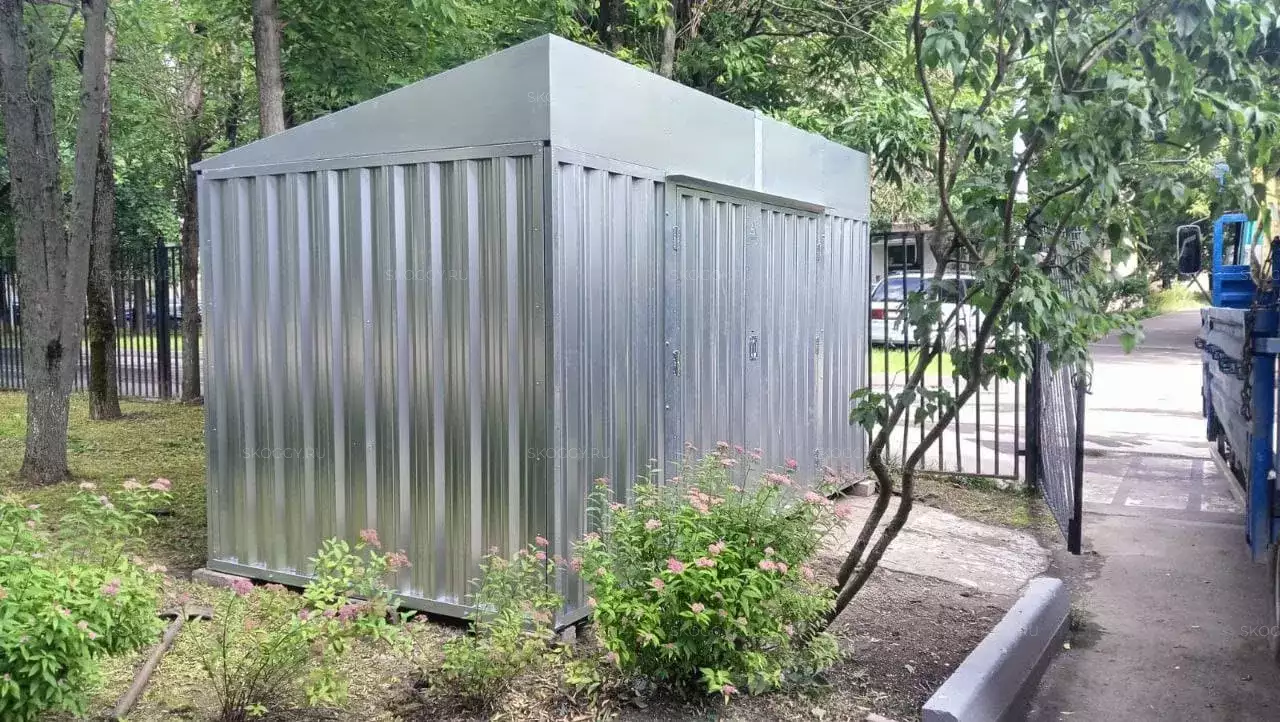 Два хозблока для хозяйственного инвентаря в цинковом цвете на территорию школы, г. Москва