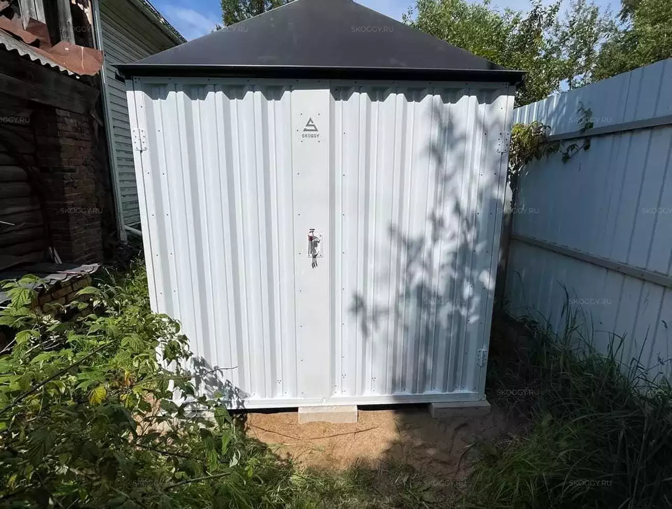 Хозблок для садового инвентаря и автомобильных шин в двойной расцветке в дер. Коленово, Ростовский м.о, Ярославская обл.