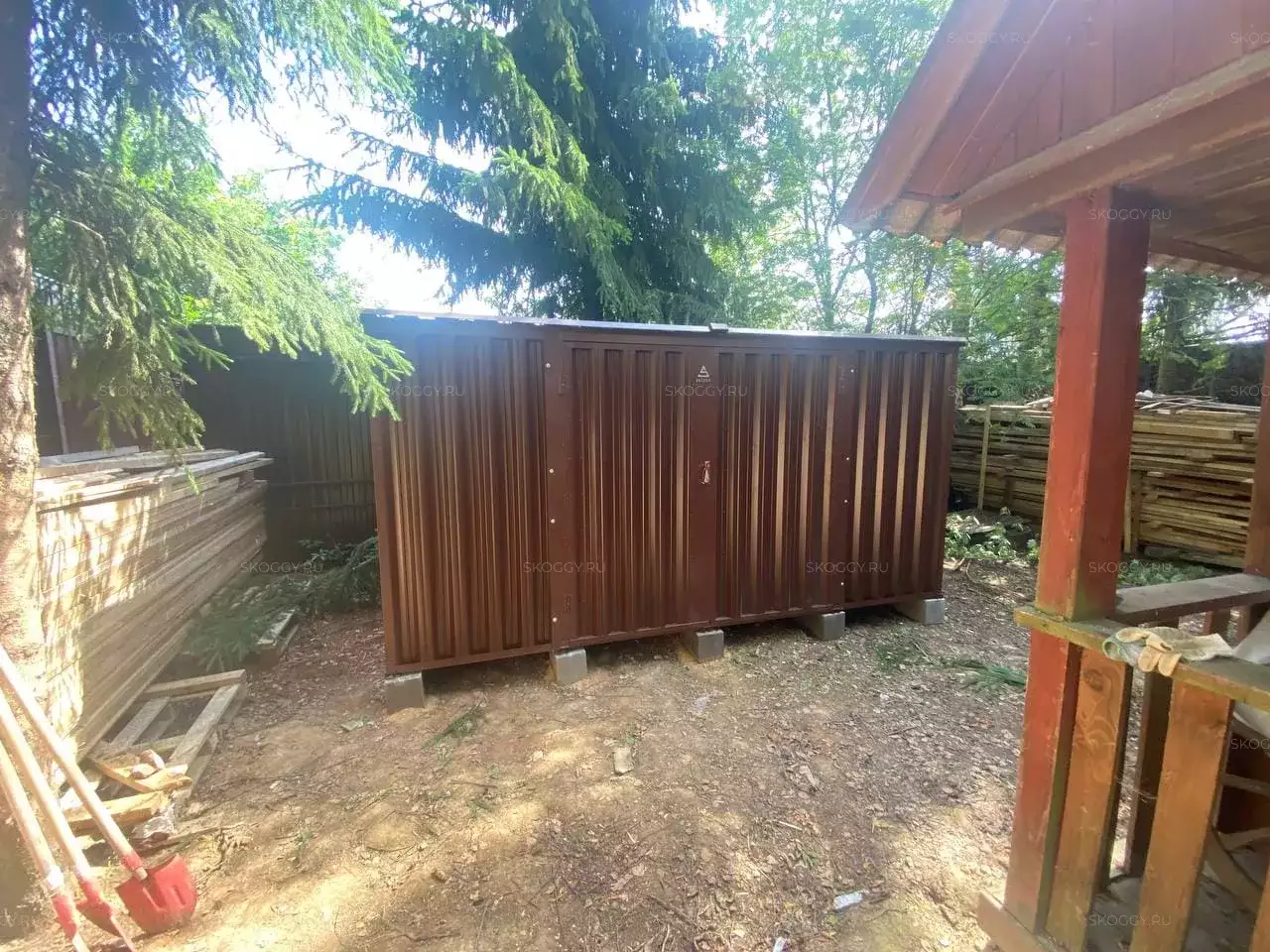 Хозблок для строительных инструментов и снегоуборочной техники в шоколадном цвете в СНТ Солнечный, г. Александров, Владимирская обл.