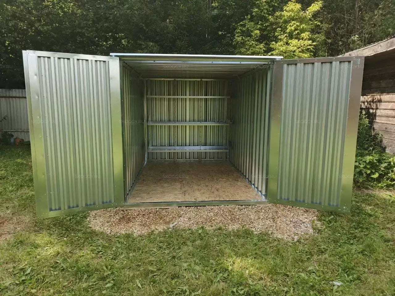 Хозблок для садового инвентаря в цинковом цвете в СТ Родник, Боровский р-н, Калужская обл.