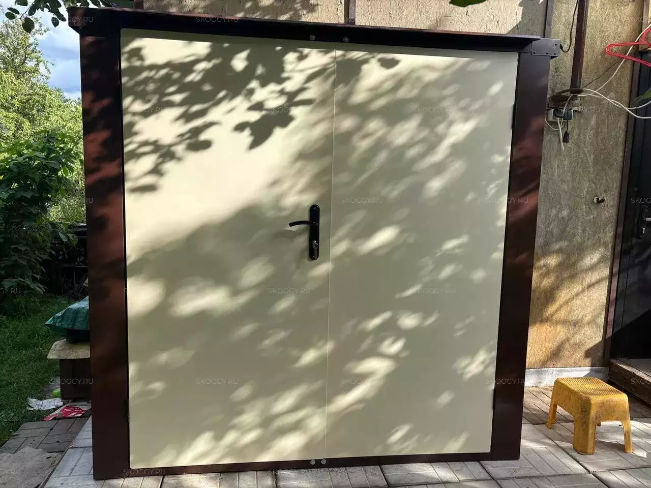 Террасный шкаф для хранения вещей в двойной расцветке в дер. Денисово, г.о. Клин, МО