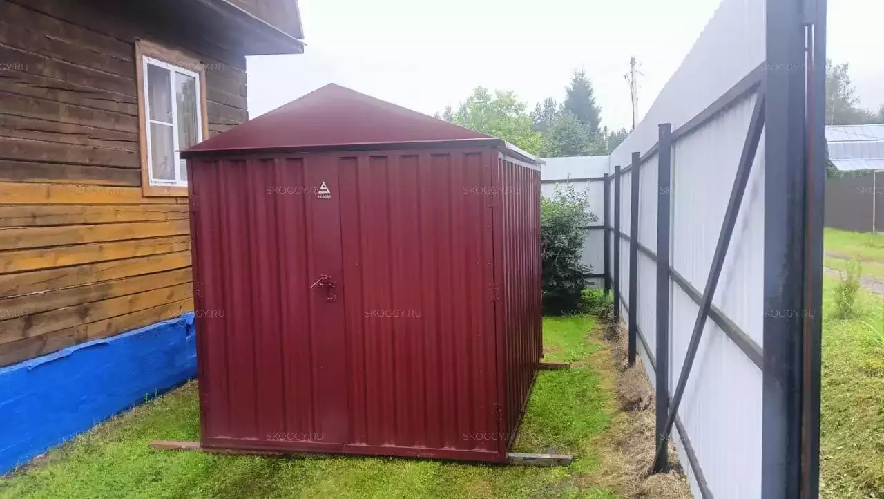 Хозблок для хозяйственных вещей в винно-красном цвете в дер. Сорокино, Талдомский р-н, МО