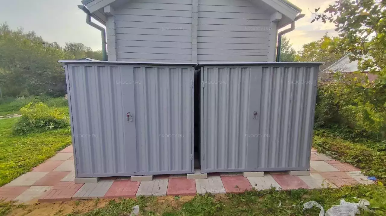 Две дровницы для хранения дров в сигнальном сером цвете в дер. Рождествено, Наро-Фоминский р-н, МО