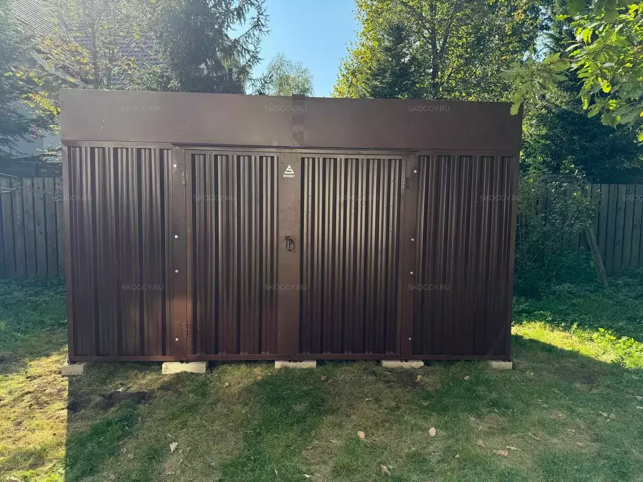 Хозблок для инвентаря, садовой техники и снегоуборочной машины в шоколадном цвете в дер. Кобяково, Одинцовский г.о, МО