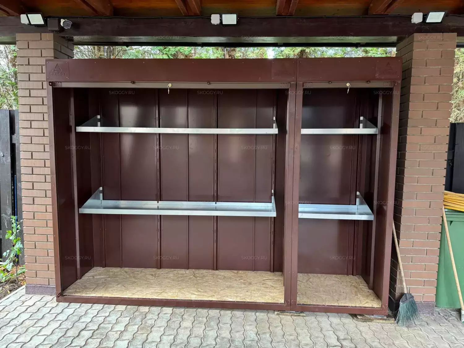 Роллетный шкаф для садового инвентаря в шоколадном цвете в с. Клёново, Троицкий адм.окр, г. Москва