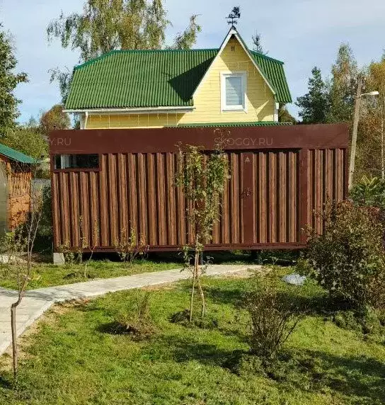 Хозблок для садового инвентаря в расцветке "под дерево" в дер. Малинки, Сергиево-Посадский г.о, МО