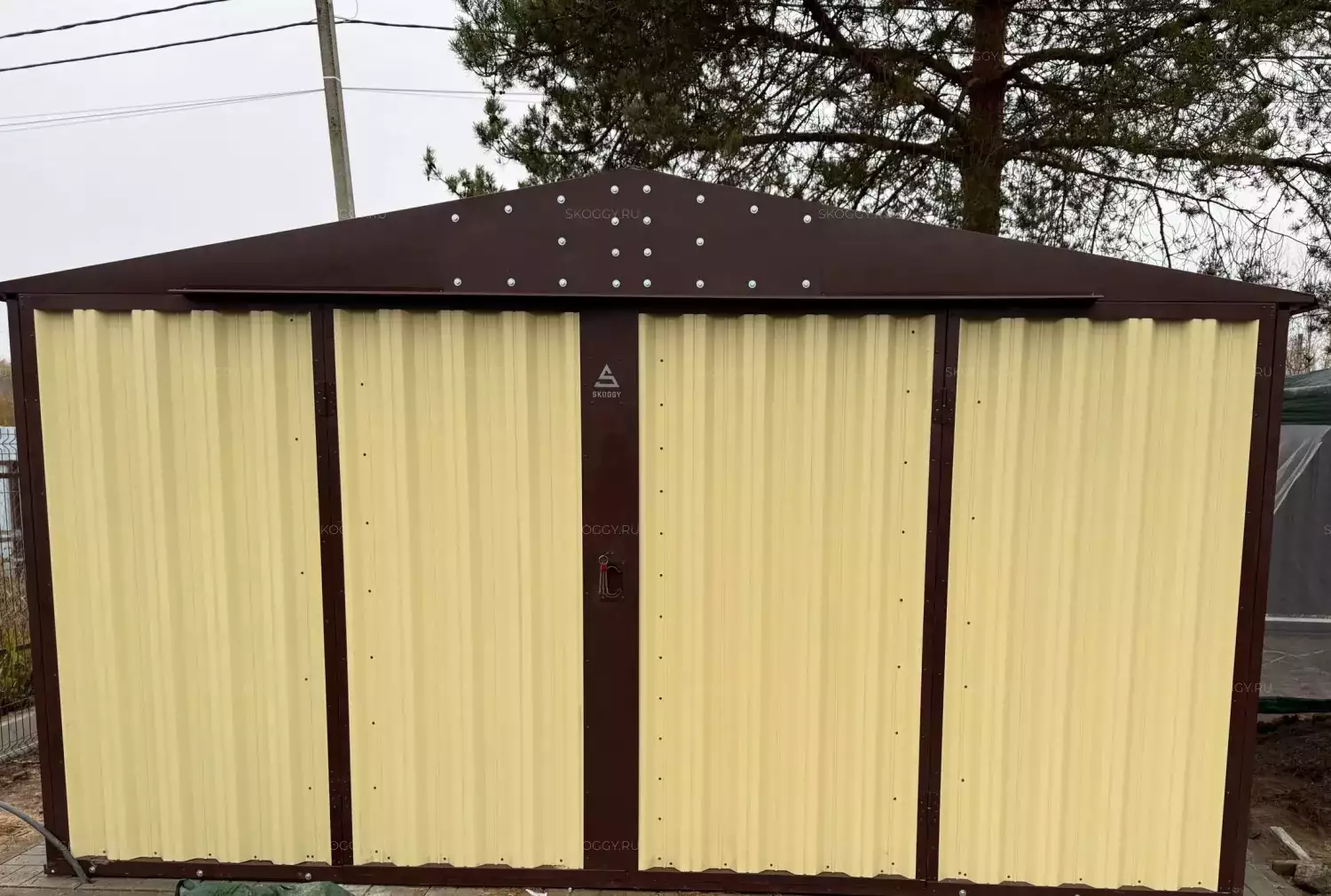 Хозблок для техники в комбинированной расцветке в СНТ Восход, г.о. Дубна, МО