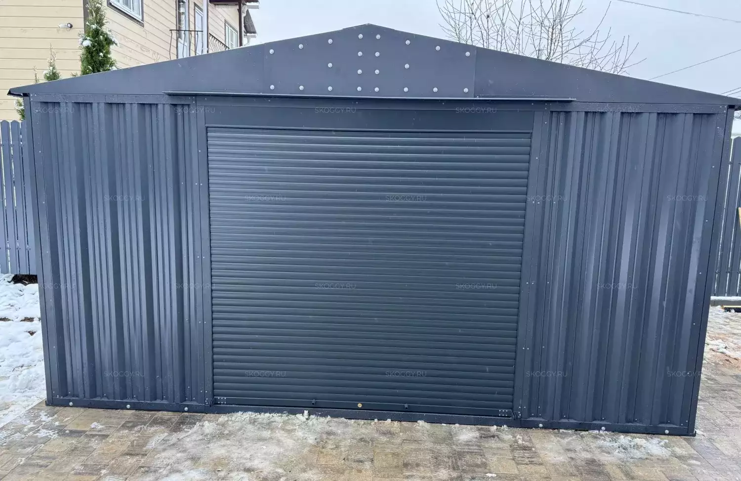 Хозблок для садовой техники, инвентаря и автомобильных шин в графитовом цвете в дер. Исаково, мун.окр. Истра, МО