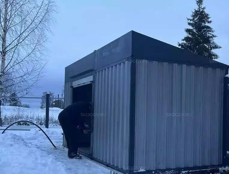 Хозблок для хозяйственных вещей в комбинированной расцветке в дер. Дубки, Шекснинский р-н, Вологодская обл.