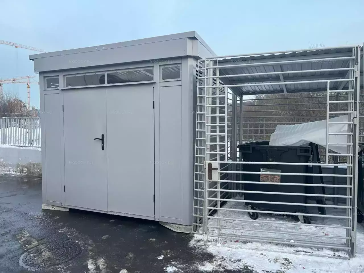 Хозблок для уборочного инвентаря и техники в светло-сером цвете на территорию организации в г. Москва, р-н Хорошево-Мневники