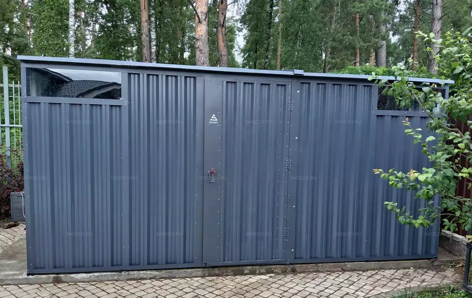 Надёжный хозблок в цвете RAL 7024: стеллажи, калитка и профессиональный монтаж за один день в деревню Островцы