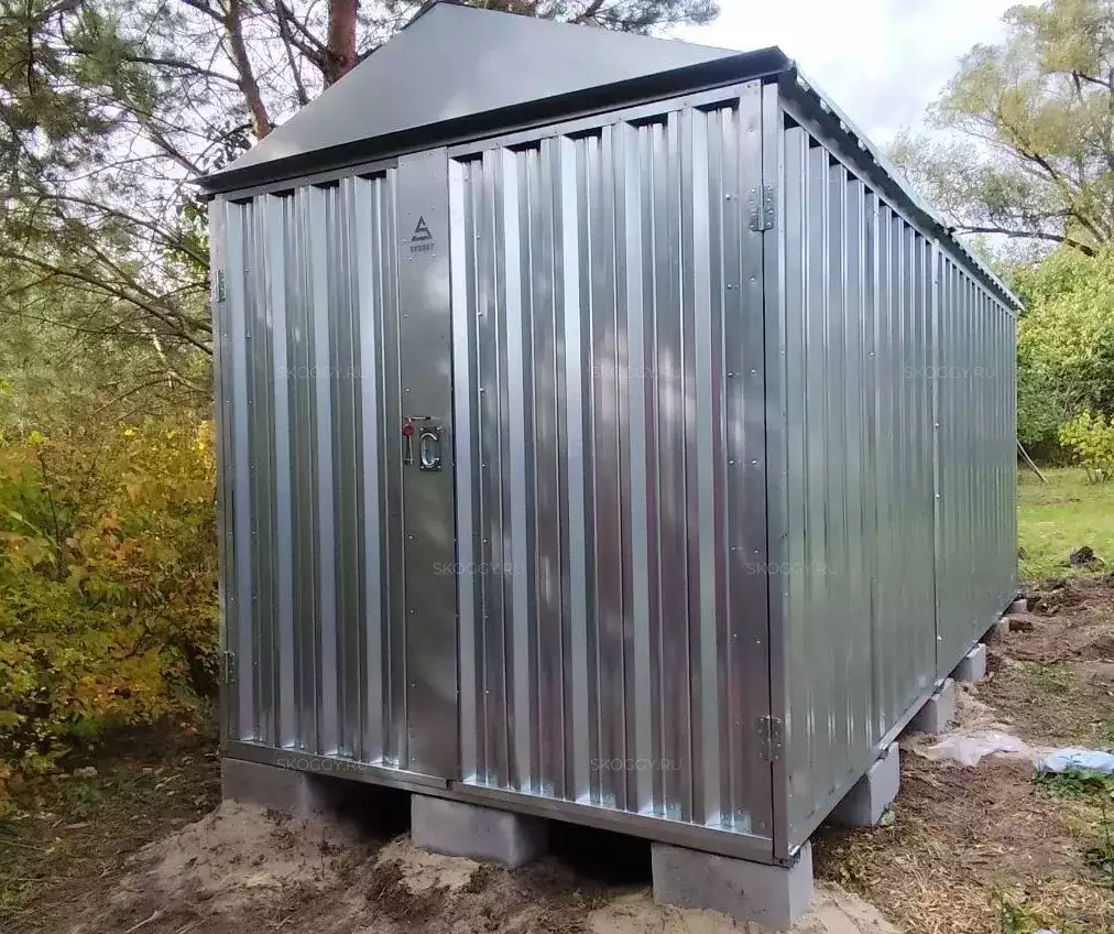 Классика практичности: оцинкованный хозблок 5×2 метра для дачи в Тульскую область