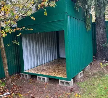 Хозблок с рольставнями для хранения вещей в зеленом цвете в мкрн. Первомайский, г. Королев, МО