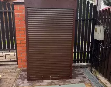 Уличный шкаф для аварийного генератора в шоколадном цвете в дер. Кореньки, г.о. Клин, МО