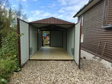 Гараж для автомобиля в шоколадном цвете в дер. Каменка, г. о. Серпухов, МО