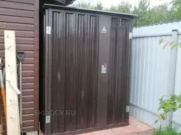 Хозблок для садовой техники, велосипедов и хозяйственных принадлежностей в серо-коричневом цвете в дер. Шиботово, Петушинский р-н, Владимирская обл.