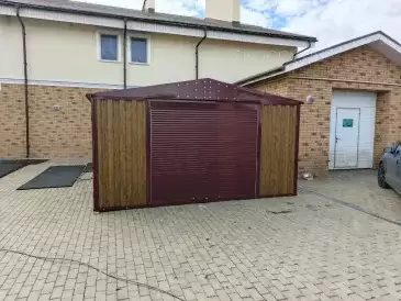 Гараж для автомобиля в комбинированной расцветке в с. Винновка, Самарская обл.