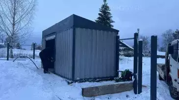 Хозблок для хозяйственных вещей в комбинированной расцветке в дер. Дубки, Шекснинский р-н, Вологодская обл.