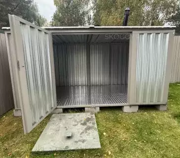 Хозблок для садовой техники и инвентаря в каменно-сером цвете в дер. Крюково, Одинцовский р-н, МО