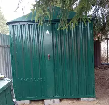 Надежный хозблок SKOGGY для загородного участка в зеленом цвете