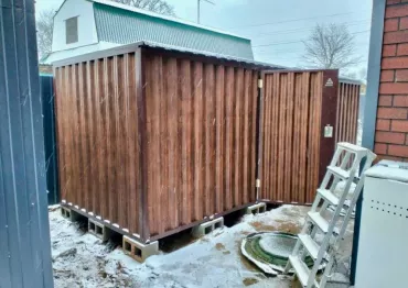 Стильный хозблок для хранения вещей с принтом "под дерево" в дер. Слобода, Медновское сельское поселение, Тверская область