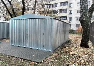 Просторные 6-метровые контейнеры для хранения детского транспорта в центре детского творчества, г. Москва, ул. Амундсена