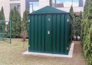 Современный хозблок для хранения инструментов в ярком зеленом цвете в дер. Покровское, Истринский округ, МО Современный хозблок для хранения инструментов в ярком зеленом цвете в дер. Покровское, Истринский округ, МО