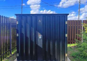 Компактный хозблок для хранения садовой техники в стильном черном цвете в дер. Лопотово, Солнечногорский р-н, МО