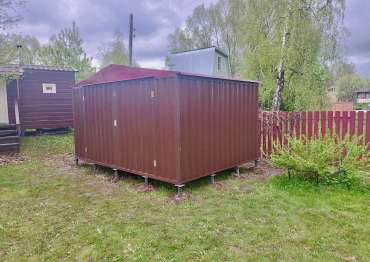 Компактный гараж для хранения садового инвентаря в двойной расцветке в дер. Девяткино, Ступинский р-н, МО Компактный гараж для хранения садового инвентаря в двойной расцветке в дер. Девяткино, Ступинский р-н, МО