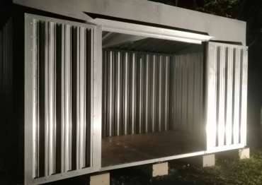 Эргономичный хозблок для хранения вещей в блестящем цинковом цвете в дер. Малые Горки, Наро-Фоминский р-н, МО