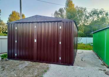 Гараж в шоколадно-коричневом цвете в дер. Ямки, Калининский м.о, Тверская область Гараж в шоколадно-коричневом цвете в дер. Ямки, Калининский м.о, Тверская область