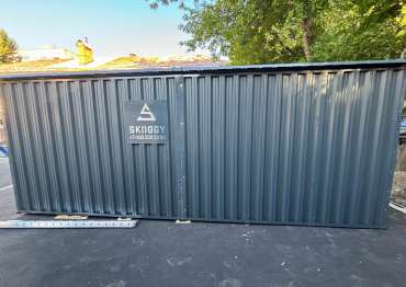 Вместительный хозблок для заказчика в антрацитовом цвете на территорию колледжа, г. Москва Вместительный хозблок для заказчика в антрацитовом цвете на территорию колледжа, г. Москва