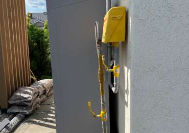 Компактный шкаф для садового инвентаря в светлом сером цвете в дер. Захарово, г.о. Истра, МО Компактный шкаф для садового инвентаря в светлом сером цвете в дер. Захарово, г.о. Истра, МО