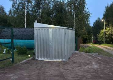 Вместительный хозблок для квадроцикла в цинковом цвете в СНТ ЛЭТИ, с.п. Первомайское, Ленинградская обл. Вместительный хозблок для квадроцикла в цинковом цвете в СНТ ЛЭТИ, с.п. Первомайское, Ленинградская обл.