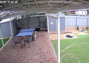 Функциональный хозблок с распашными воротами и односкатной крышей для хранения вещей в светло-сером цвете в дер. Степаньково, Пушкинский р-н, МО Функциональный хозблок с распашными воротами и односкатной крышей для хранения вещей в светло-сером цвете в дер. Степаньково, Пушкинский р-н, МО