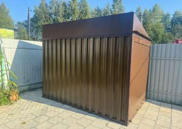 Вместительный хозблок для садового инвентаря с рольставнями в расцветке "под дерево" в дер. Булычево, г.о. Чехов, МО