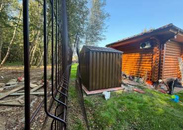 Хозблок индивидуальный для садового инвентаря в двойной расцветке в дер. Веткино, с.п. Ярденево, Малоярославецкий р-н, Калужская обл.  Хозблок индивидуальный для садового инвентаря в двойной расцветке в дер. Веткино, с.п. Ярденево, Малоярославецкий р-н, Калужская обл.