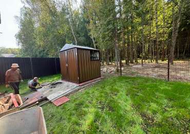 Надёжный хозблок с двускатной крышей на участок для садового инвентаря в двойной расцветке в дер. Веткино, с.п. Ярденево, Малоярославецкий р-н, Калужская обл. Надёжный хозблок с двускатной крышей на участок для садового инвентаря в двойной расцветке в дер. Веткино, с.п. Ярденево, Малоярославецкий р-н, Калужская обл.