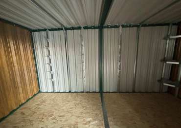 Вместительный хозблок для хранения вещей в комбинированной расцветке в дер. Александрово, Краснопахорский р-н, МО Вместительный хозблок для хранения вещей в комбинированной расцветке в дер. Александрово, Краснопахорский р-н, МО