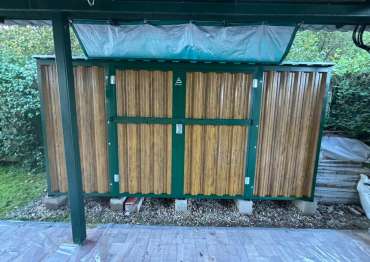 Универсальный хозблок с боковыми воротами для хранения вещей и садового инвентаря в комбинированной расцветке в дер. Александрово, Краснопахорский р-н, МО