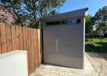 Компактный премиум хозблок с односкатной крышей для садовой техники и инвентаря в светло-сером цвете в СНТ Купава, Богородский г.о, МО Компактный премиум хозблок с односкатной крышей для садовой техники и инвентаря в светло-сером цвете в СНТ Купава, Богородский г.о, МО