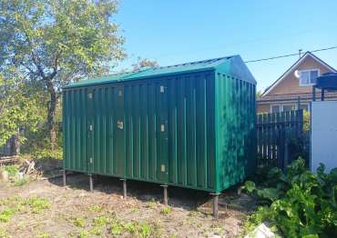 Надёжный хозблок с боковыми воротами для хранения вещей в ярком зеленом цвете в дер. Ахматово, Наро-Фоминский г.о, МО Надёжный хозблок с боковыми воротами для хранения вещей в ярком зеленом цвете в дер. Ахматово, Наро-Фоминский г.о, МО