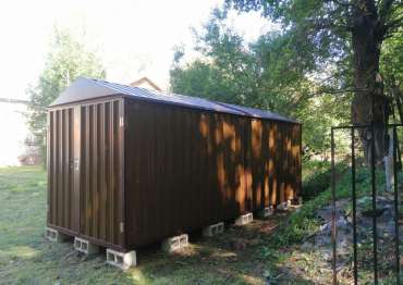 Функциональный хозблок с двускатной крышей для садовой техники в комбинированной расцветке в р.п. Фряново, МО