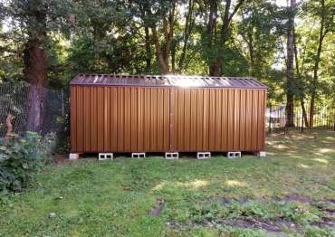 Надёжный хозблок с распашными воротами для садовой техники в комбинированной расцветке в р.п. Фряново, МО