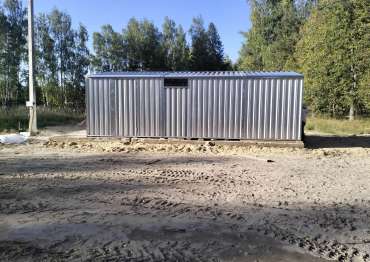 Красивый автомобильный гараж с распашными воротами и окном в цинковом цвете в дер. Краснораменье, Камешковский р-н, Владимирская обл.