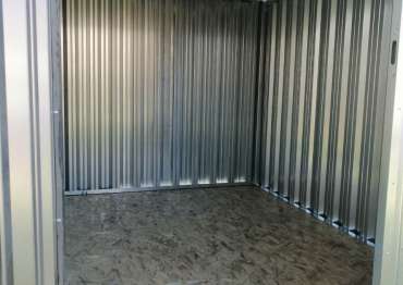 Вместительный хозблок на участок с плоской крышей для вещей в цинковом цвете в СНТ Лесные Дали, Троицкий адм.округ, г. Москва Вместительный хозблок на участок с плоской крышей для вещей в цинковом цвете в СНТ Лесные Дали, Троицкий адм.округ, г. Москва