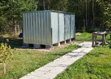 Многофункциональный хозблок для заказчика, с плоской крышей для вещей в цинковом цвете в дер. Искань, Заокский р-н, Тульская обл. Многофункциональный хозблок для заказчика, с плоской крышей для вещей в цинковом цвете в дер. Искань, Заокский р-н, Тульская обл.